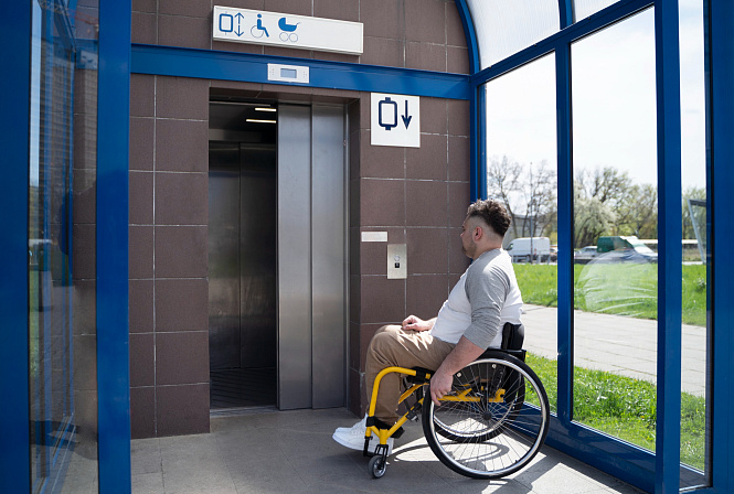 Клиники обязали обеспечить безбарьерное пространство для инвалидов