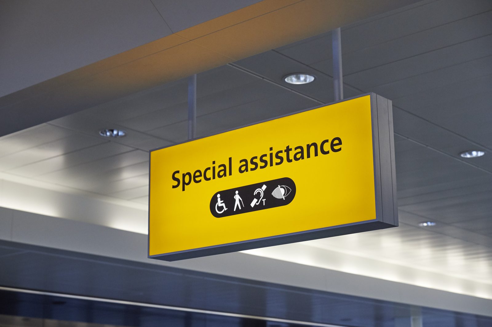 Британским аэропортам приказали прекратить "Значительные сбои в обслуживании" инвалидов