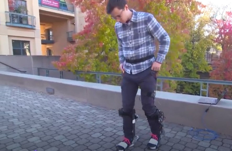 "Обувь-робот" помогает ходить пожилым людям