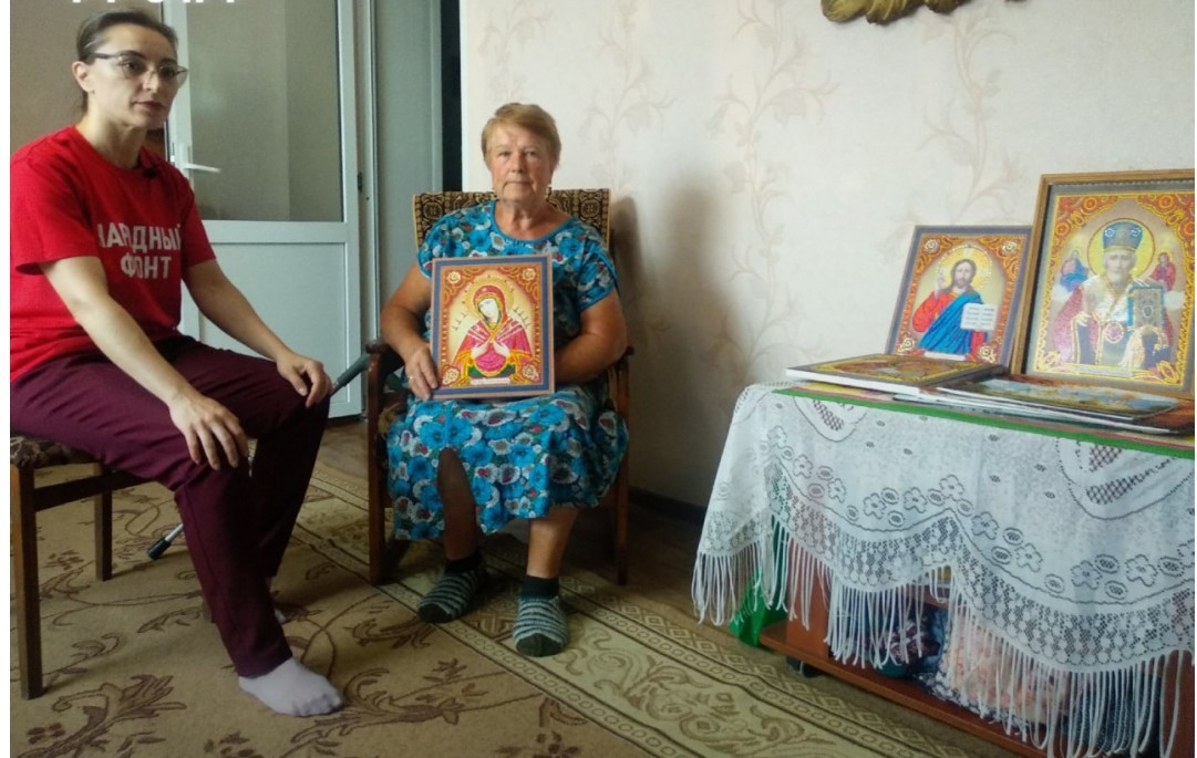 Инвалид из Карачаево-Черкесии вышивает иконы для бойцов СВО