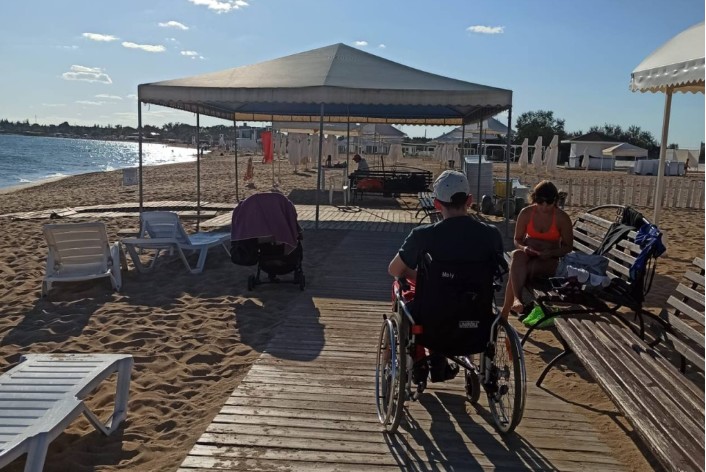 Пляжи Крыма адаптируют для пожилых и инвалидов