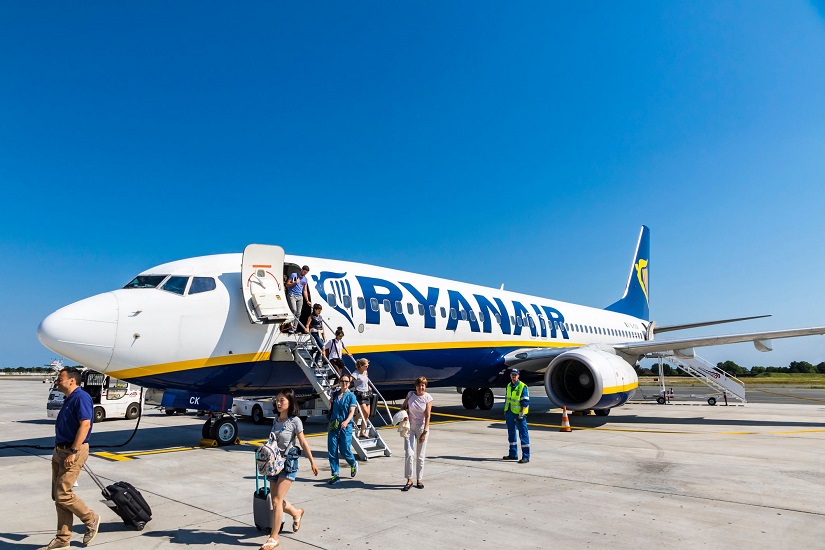 Ryanair развернула самолет,узнав что пассажир в инвалидной коляске остался в терминале