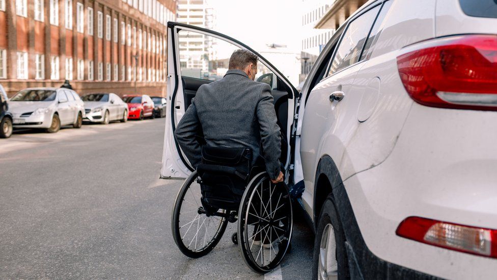 Uber инвалида ждать не хочет