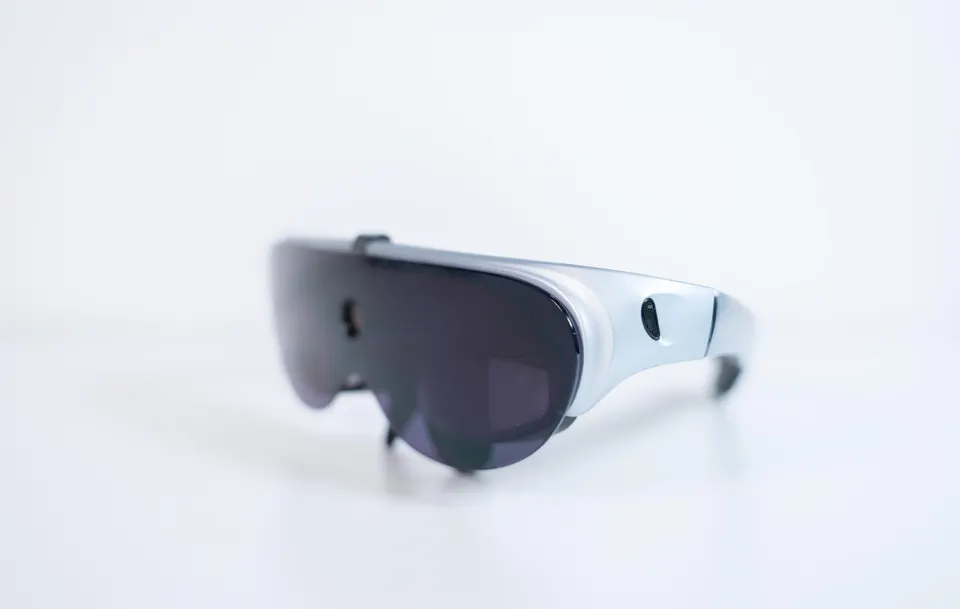 Eyedaptic представляет сверхлегкие умные очки EYE5 для улучшения зрения