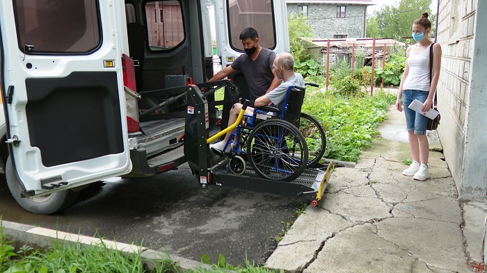 Для Сахалинских инвалидов работает служба «Инватакси»