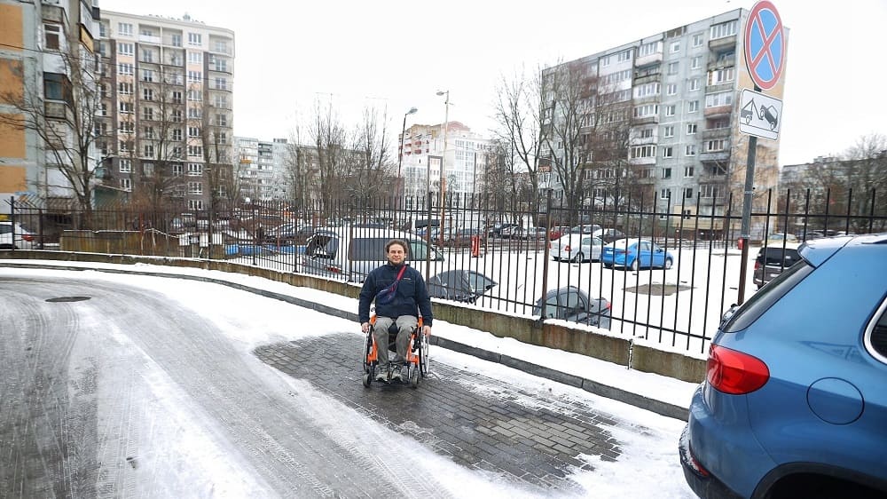 В Калининграде машину бизнесмена-колясочника дважды забирали на штрафстоянку