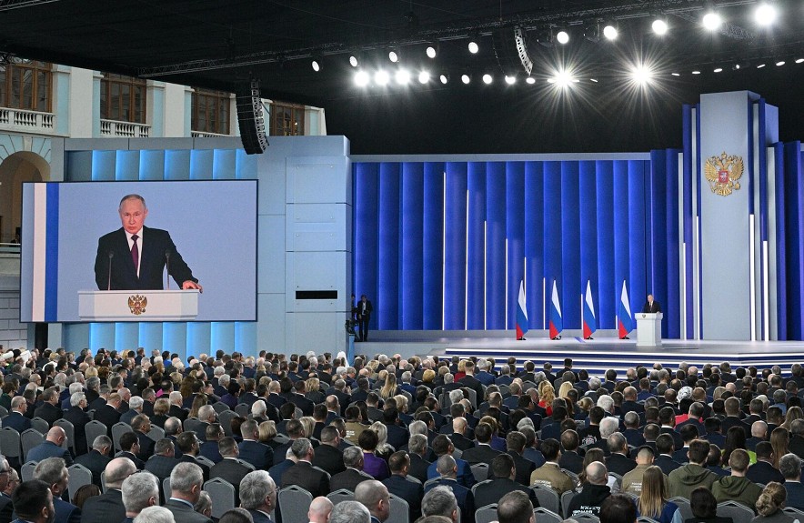 Путин предложил дополнительно проиндексировать МРОТ