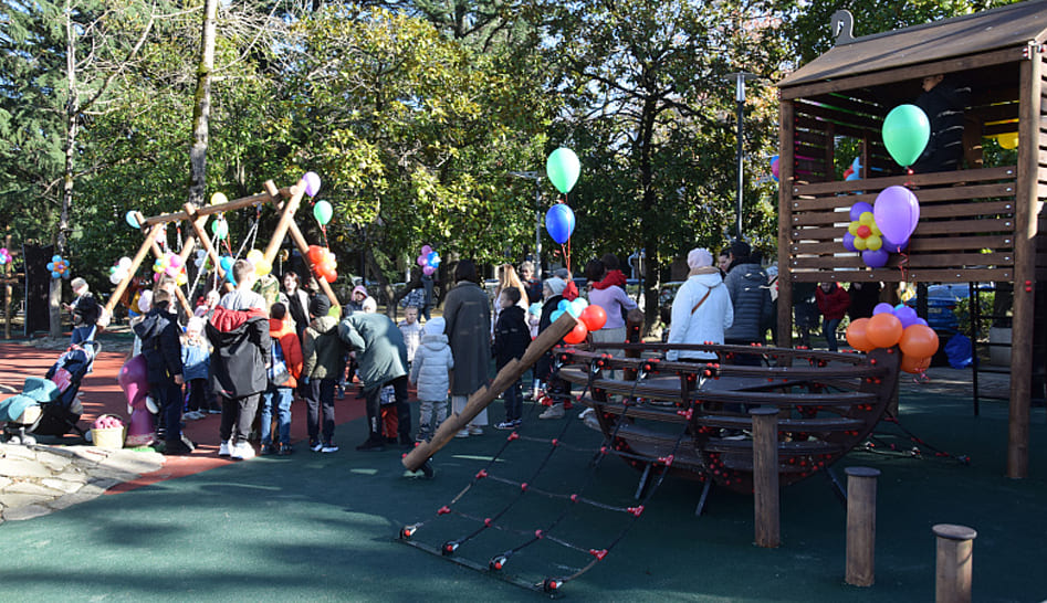 Тренажёры для инвалидов появились на одной из детских площадок в Сочи