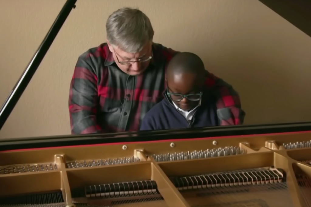 Вундеркинд-пианист-аутист получил рояль за за 15 тысяч долларов